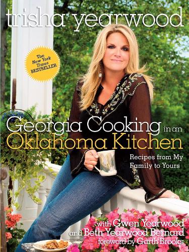 Бумажная книга «Georgia Cooking in an Oklahoma Kitchen: Recipes from My Family to Yours: A Cookbook», автор Триша Годвуд - фото №1
