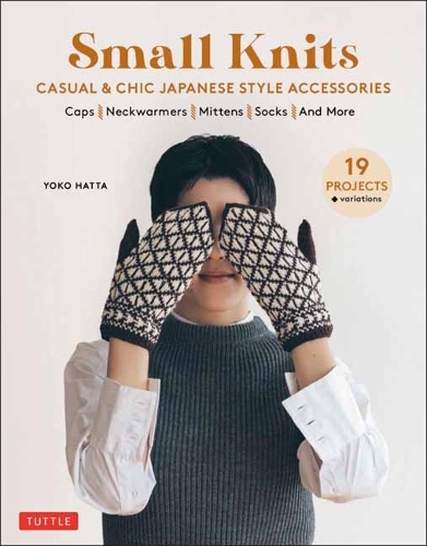 Бумажная книга «Small Knits:  Casual & Chic Japanese Style Accessories (19 Projects + variations)», автор Йоко Хатта - фото №1