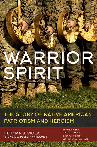 Бумажная книга «Warrior Spirit: The Story of Native American Heroism and Patriotism», авторов Дебра Кей Муни, Герман Дж. Виола - фото №1