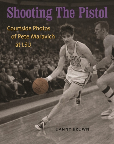 Бумажная книга «Shooting The Pistol: Courtside Photos of Pete Maravich at LSU», автор Данни Браун - фото №1