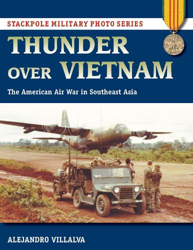 Бумажная книга «Thunder Over Vietnam: The American Air War in Southeast Asia», автор Алехандро Вильяльва - фото №1