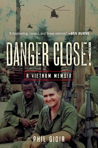 Паперова книга «Danger Close!: A Vietnam Memoir», автор Філ Гіойя - фото №1