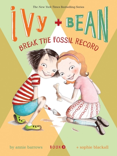 Бумажная книга «Ivy and Bean Break the Fossil Record» - фото №1