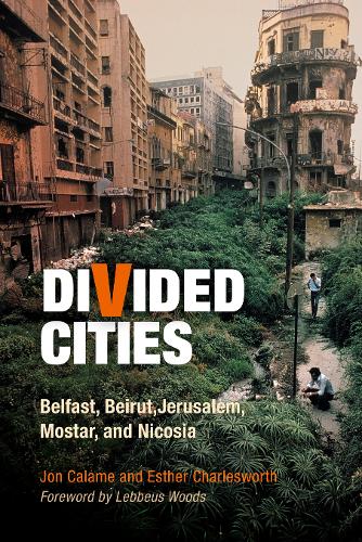 Бумажная книга «Divided Cities: Belfast, Beirut, Jerusalem, Mostar, and Nicosia», авторов Эстер Чарльзворт, Джон Каламе - фото №1