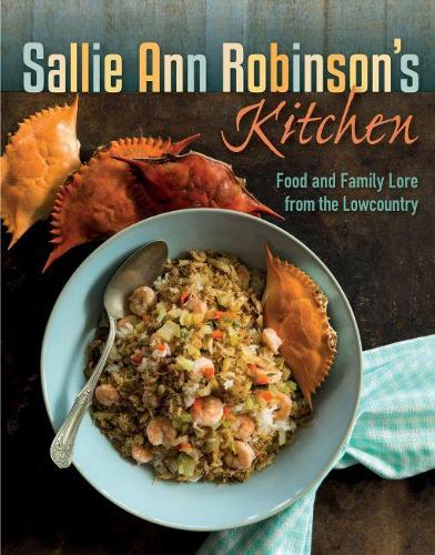 Бумажная книга «Sallie Ann Robinson's Kitchen: Food and Family Lore from the Lowcountry», автор Сэлли Энн Робинсон - фото №1