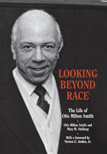 Бумажная книга «Looking Beyond Race: The Life of Otis Milton Smith», авторов Мэри М. Столберг, Отис Милтон Смит - фото №1