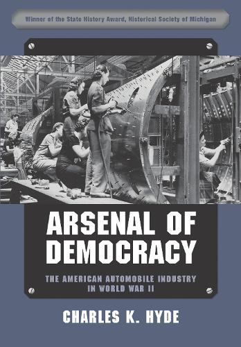 Бумажная книга «Arsenal of Democracy: The American Automobile Industry in World War II», автор Чарльз К. Хайд - фото №1