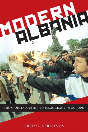 Бумажная книга «Modern Albania: From Dictatorship to Democracy in Europe», автор Фред К. Абрахамс - фото №1