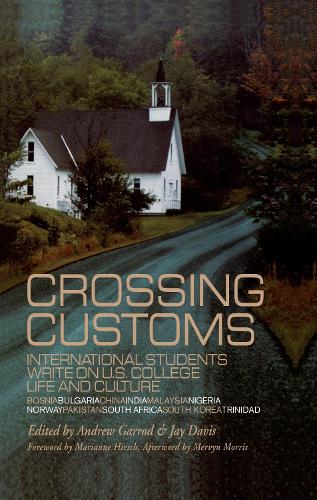 Бумажная книга «Crossing Customs: International Students Write on U.S. College Life and Culture», автор Джей Дэвис - фото №1