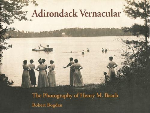 Бумажная книга «Adirondack Vernacular: The Photography of Henry M. Beach», автор Роберт Богдан - фото №1