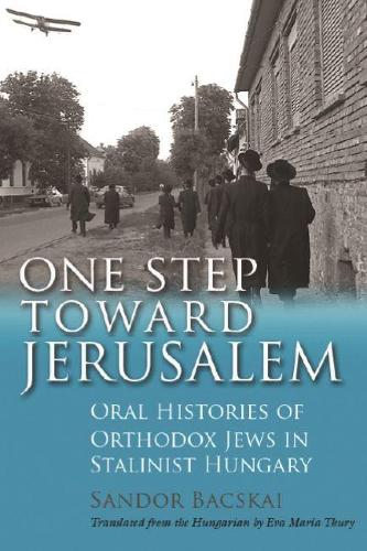 Бумажная книга «One Step Toward Jerusalem: Oral Histories of Orthodox Jews in Stalinist Hungary», автор Шандор Бакскай - фото №1