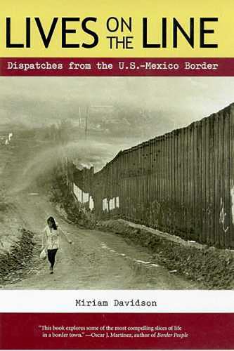 Паперова книга «Lives on the Line: Dispatches from the U.S.-Mexico Border», автор Міріам Девідсон - фото №1