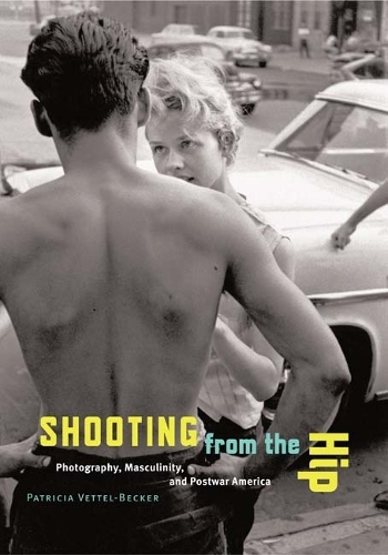 Бумажная книга «Shooting from the Hip: Photography, Masculinity, and Postwar America», автор Патриция Феттель-Беккер - фото №1