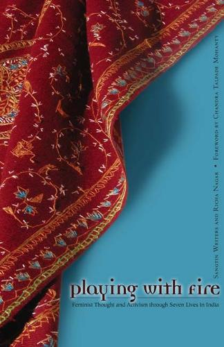 Бумажная книга «Playing With Fire: Feminist Thought And Activism Through Seven Lives In India», авторов Рича Нагар, Сангтин Райтерс - фото №1