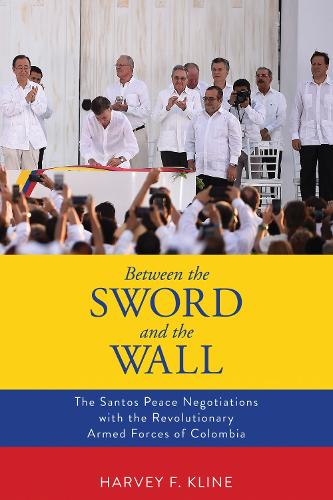Бумажная книга «Between the Sword and the Wall: The Santos Peace Negotiations with the Revolutionary Armed Forces of Colombia», автор Харви Ф. Клайн - фото №1