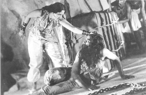 Бумажная книга «Cinema at the End of Empire: A Politics of Transition in Britain and India», автор Прия Джайкумар - фото №1