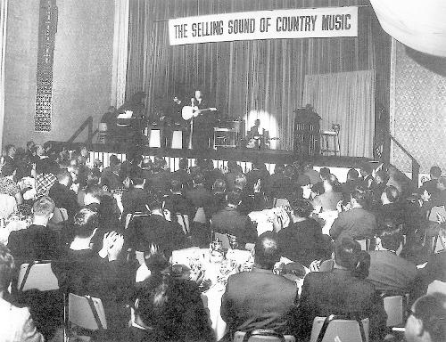 Бумажная книга «The Selling Sound: The Rise of the Country Music Industry», автор Диана Пекнольд - фото №1