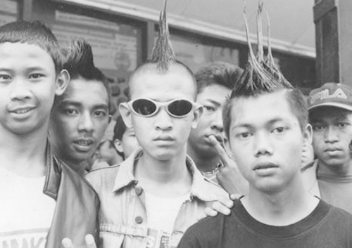 Паперова книга «Making Scenes: Reggae, Punk, and Death Metal in 1990s Bali», автор Емма Баулч - фото №1