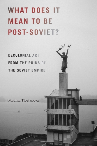 Бумажная книга «What Does It Mean to Be Post-Soviet?: Decolonial Art from the Ruins of the Soviet Empire», автор Мадина Тлостанова - фото №1