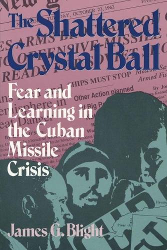 Бумажная книга «The Shattered Crystal Ball: Fear and Learning in the Cuban Missile Crisis», автор Джеймс Г. Блайт - фото №1