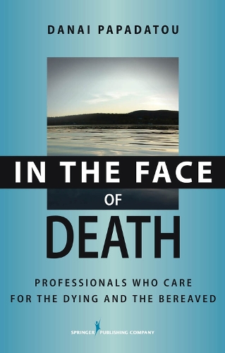 Бумажная книга «In the Face of Death: Professionals Who Care for the Dying and the Bereaved», автор Данаи Пападату - фото №1
