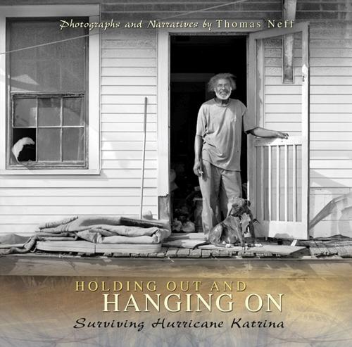 Паперова книга «Holding Out and Hanging on: Surviving Hurricane Katrina», автор Томас Нефф - фото №1