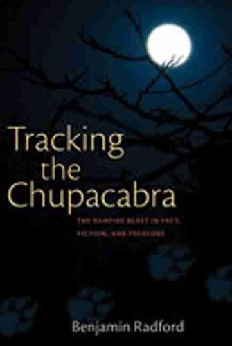Паперова книга «Tracking the Chupacabra: The Vampire Beast in Fact, Fiction and Folklore», автор Бенджамін Редфорд - фото №1