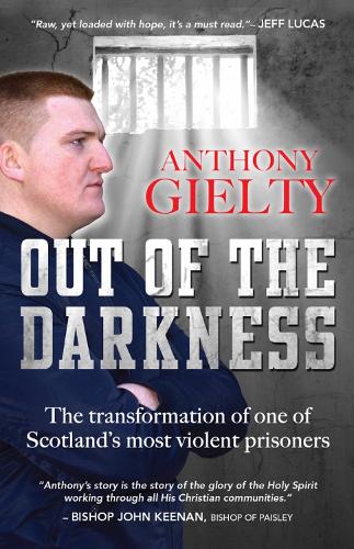 Бумажная книга «Out of the Darkness: The transformation of one of Scotland's most violent prisoners», автор Энтони Гилти - фото №1