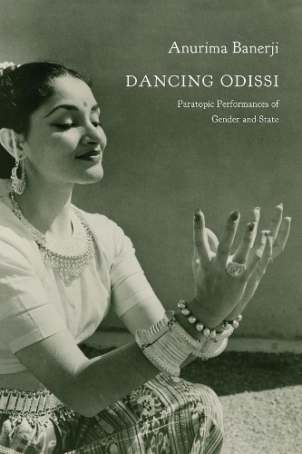 Паперова книга «Dancing Odissi: Paratopic Performances of Gender and State», автор Ануріма Банерджі - фото №1