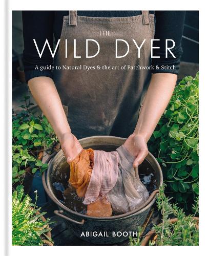 Бумажная книга «The Wild Dyer: A guide to natural dyes & the art of patchwork & stitch», автор Эбигейл Бут - фото №1