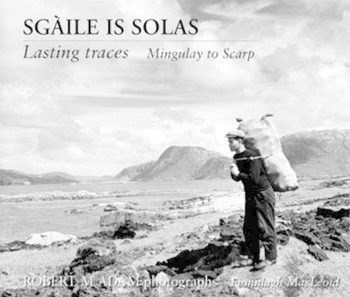 Бумажная книга «Sgaile is Solas», авторов Финлей Маклеод, Роберт М Адам - фото №1