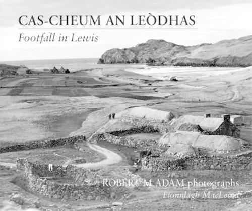 Бумажная книга «Cas-cheum an Leodhais», автор Фионнла Маклеоид - фото №1