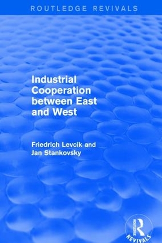 Бумажная книга «Industrial Cooperation between East and West», авторов Фридрих Левчик, Ян Станковский - фото №1