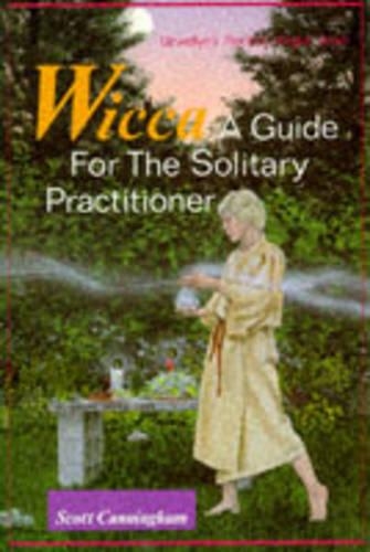Паперова книга «Wicca: A Guide for the Solitary Practitioner», автор Скотт Каннінгем - фото №1
