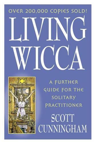 Паперова книга «Living Wicca», автор Скотт Каннінгем - фото №1