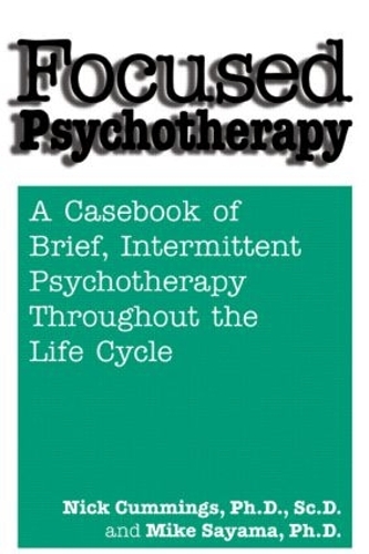 Бумажная книга «Focused Psychotherapy: A Casebook Of Brief Intermittent Psychotherapy Throughout The Life Cycle», авторов Майк Саяма, Ник Каммингс - фото №1