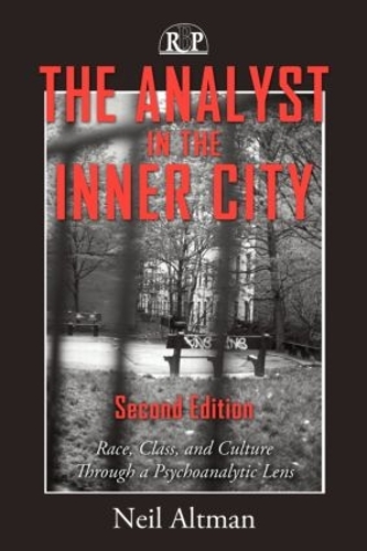 Бумажная книга «The Analyst in the Inner City: Race, Class, and Culture Through a Psychoanalytic Lens», автор Нил Альтман - фото №1