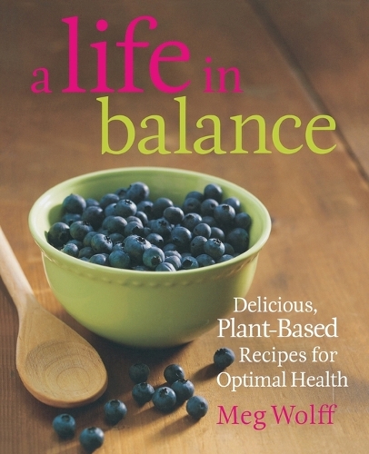 Бумажная книга «A Life in Balance: Delicious Plant-Based Recipes For Optimal Health», автор Мег Вольфф - фото №1