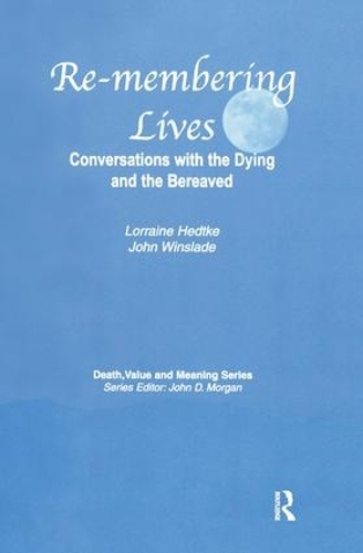 [object Object] «Remembering Lives: Conversations with the Dying and the Bereaved», авторов Джон Уинслэйд, Лоррейн Хедтке - фото №1