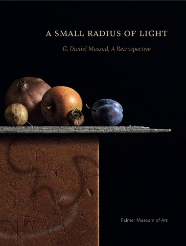 Паперова книга «A Small Radius of Light: G. Daniel Massad, A Retrospective», авторів Д. Деніел Массад, Джойс Анрі Робінсон - фото №1