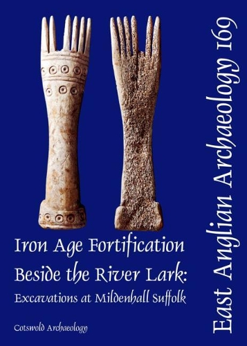 Бумажная книга «EAA 169: Iron Age Fortification Beside the River Lark: Excavations at Mildenhall, Suffolk», авторов Мэри Александр, Рэй Холт, Тим Хавард - фото №1