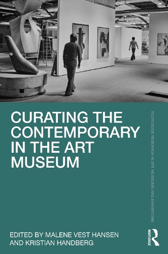 Бумажная книга «Curating the Contemporary in the Art Museum» - фото №1