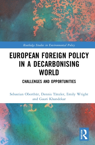 Паперова книга «European Foreign Policy in a Decarbonising World: Challenges and Opportunities», авторів Денніс Тенцлер, Емілі Райт, Гаурі Хандекар, Себастьян Обертюр - фото №1