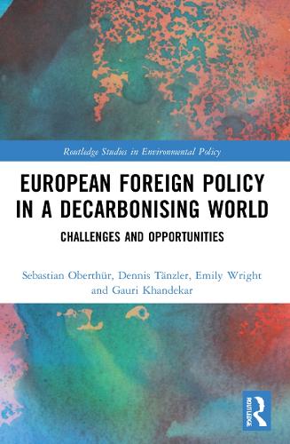 Бумажная книга «European Foreign Policy in a Decarbonising World: Challenges and Opportunities», авторов Деннис Тенцлер, Эмили Райт, Гаури Кхандекар, Себастьян Обертюр - фото №1