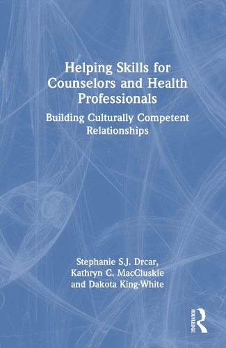 Бумажная книга «Helping Skills for Counselors and Health Professionals: Building Culturally Competent Relationships», авторов Дакота Кинг-Уайт, Кэтрин К. МакКласки, Стефани С. Дж. Кар - фото №1