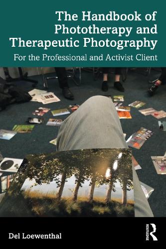 Бумажная книга «The Handbook of Phototherapy and Therapeutic Photography: For the Professional and Activist Client», автор Дель Левенталь - фото №1