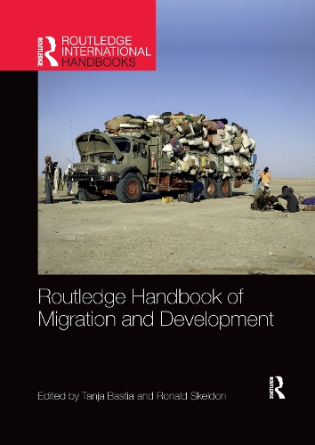 Паперова книга «Routledge Handbook of Migration and Development» - фото №1