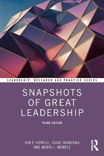 Паперова книга «Snapshots of Great Leadership», авторів Ісаак Ванасіка, Джон П. Хауелл - фото №1