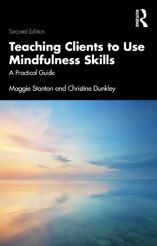 Бумажная книга «Teaching Clients to Use Mindfulness Skills: A Practical Guide», авторов Кристин Данкли, Мэгги Стэнтон - фото №1