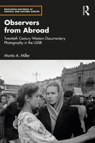 Бумажная книга «Observers from Abroad: Twentieth Century Western Documentary Photography in the USSR», автор Мартин А. Миллер - фото №1